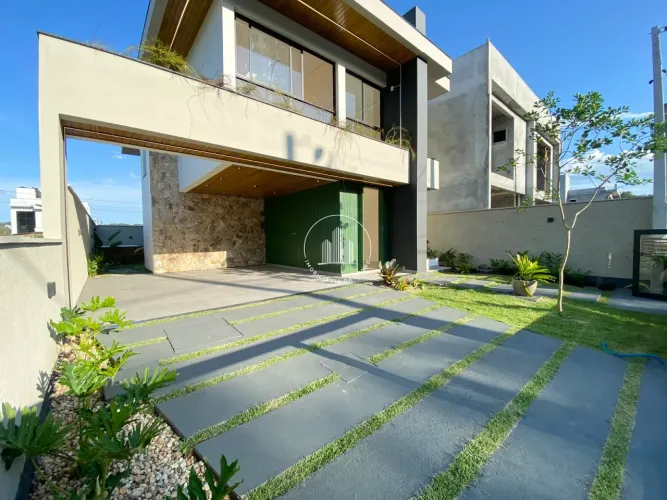 Casa 3 Quartos com 1 Suíte e 164m² - São José SC - CEN