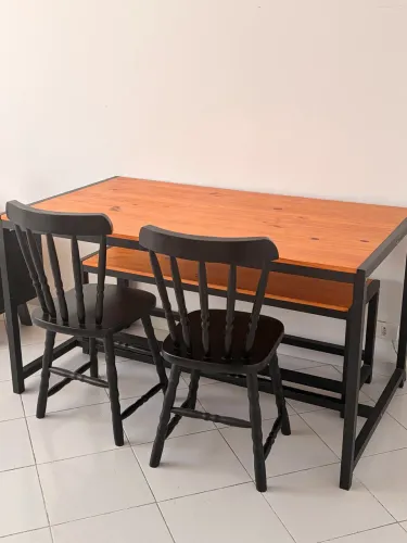 Mesa e 2 cadeiras e 1 banco