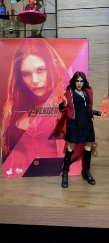 Wanda feiticeira escarlate hot toys vingadores era de ulton