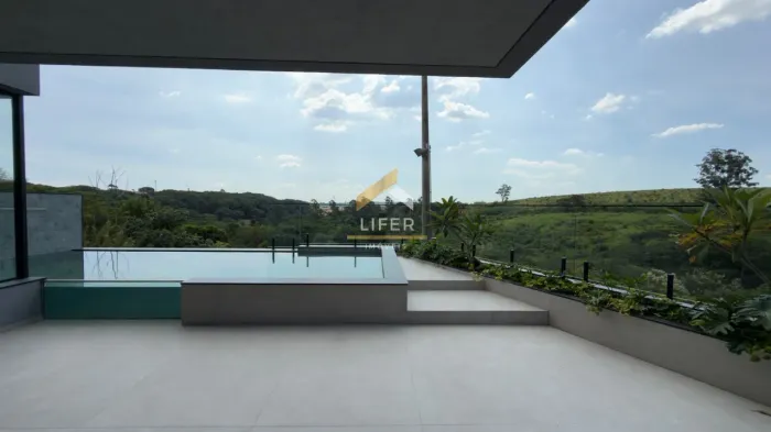 Residência de alto padrão com 480 m² automação completa piscina aquecida e energia fotovol