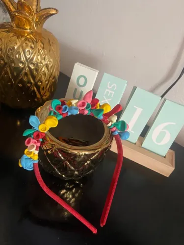 Tiara feita com bexigas