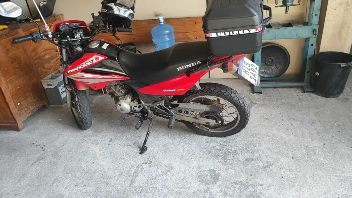 Vendo ou troco por zontes ou XRE 190 valor 8.500