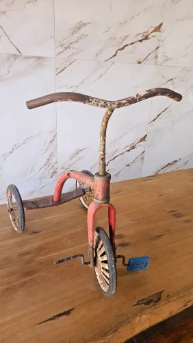 Triciclo de ferro estilo Bandeirantes 