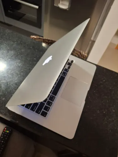 MacBook Air 13" (Mid 2013) - 128GB SSD / 4GB RAM