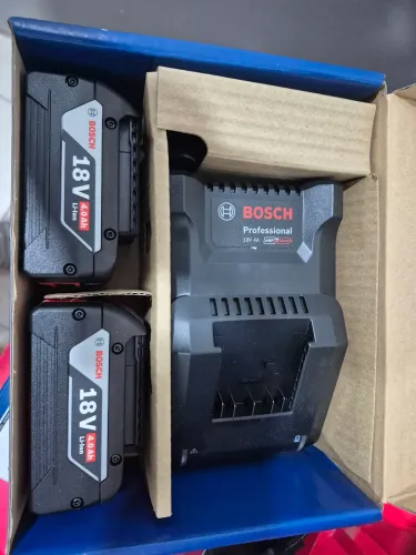 Kit bosch 2 baterias gba18v4ah + carregador