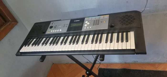 TECLADO YAMAHA PSR E233