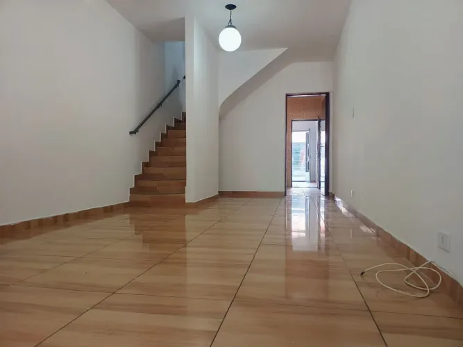 Lindo Sobrado 02 Dormitórios no Jardim das Flores - Pronto para Morar - R$ 470.000,00