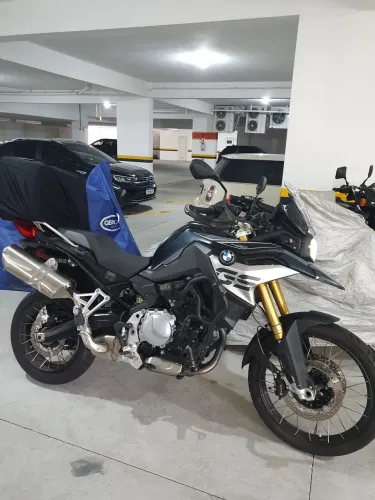 Moto F 850 Gs Premium verde militar e preta novíssima.