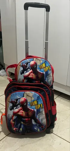 Vende se mochila de rodinhas conservada