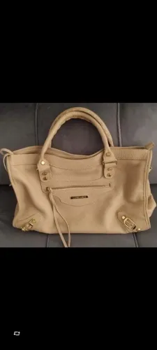 Bolsa da constance de couro tem duas alças