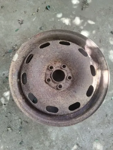 Roda aro 16, cinco furos antiga.