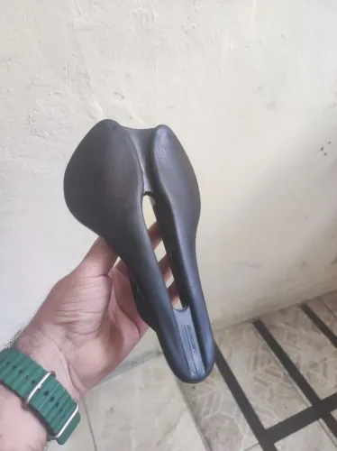 Selim selle italia com manoplas 
