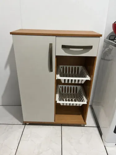 Armário de cozinha com fruteira