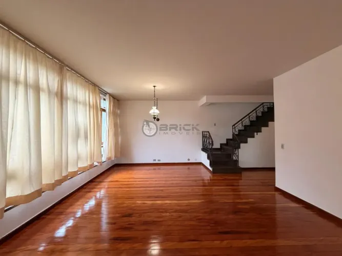 Casa em condomínio à venda com 3 quartos, 120 m² no Alto - Teresópolis/RJ.