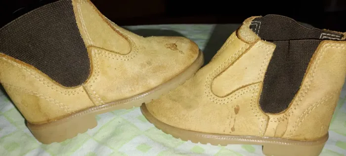 Vendo sapatinhos tamanho 21