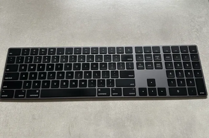 Apple Magic Keyboard A1843 com Teclado Numérico 