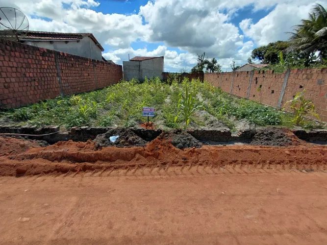 Oportunidade em Campo Alegre: Terreno de 252m² com Infraestrutura Completa! 