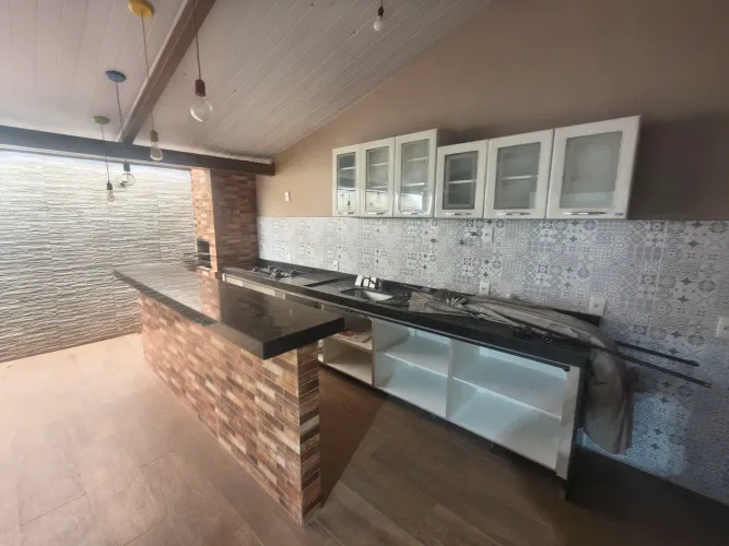 Casa em condomínio! Oportunidade.