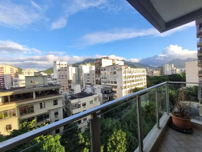 Apartamento para Locação na Tijuca. Colado Metrô Afonso Pena Varanda 2 Quartos Original 3!