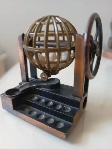 Globo de bingo miniatura antiga apontador