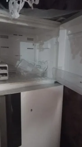 Estou vendendo uma geladeira esta nova mas falta o gás  200