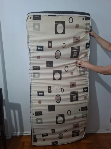 VENDO COLCHÃO DE SOLTEIRO *