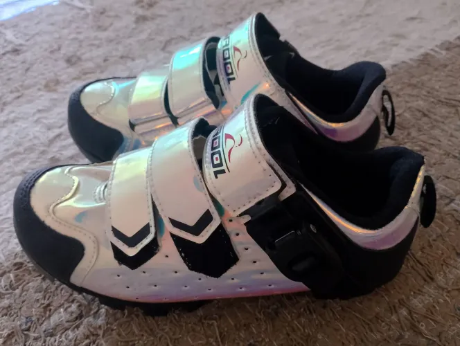 Tênis para ciclismo novo Tam 35