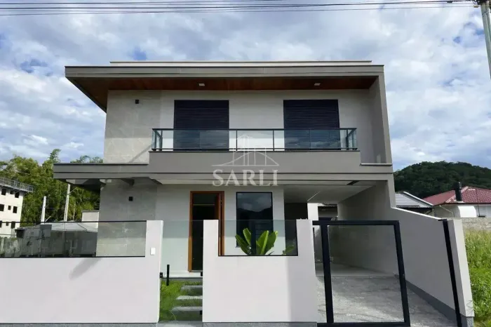 Sobrado novo, com 3 dormitórios, sendo 1 suíte, de 133 m² Forquilhas - São José