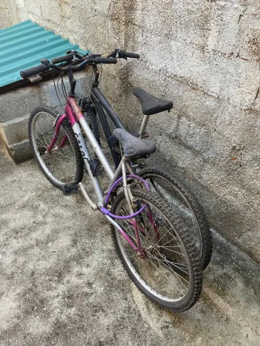 DUAS BICICLETAS ARO 26 - MODELO CALI E COMPANHEIRA