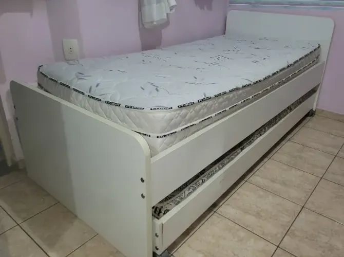 Cama De Solteiro Com Bicama E Colchões (Usado)Cama excelente, super resistente de Móveis P