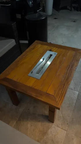 Mesa de centro com lareira