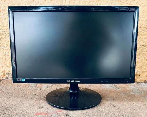 Monitor Samsung 19 polegadas DVI e VGA.