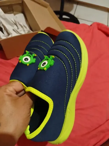 Sapatos para menino, novos