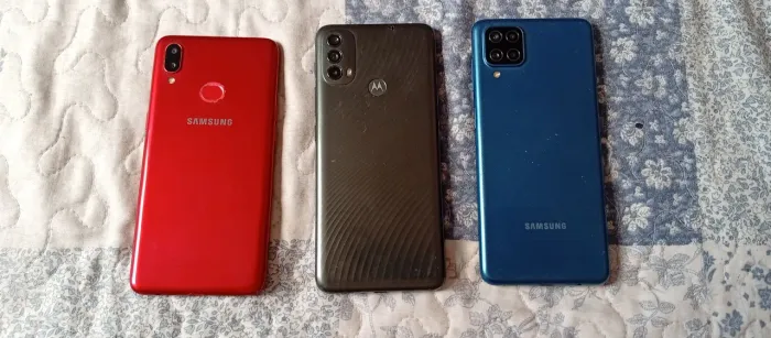 3 celular pra arrumar ou peças os3 não liga nada