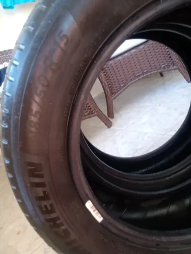 Pneu aro 15 185/60 Michelin 
