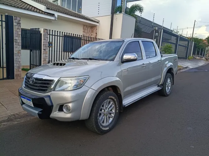 Toyota Hilux CD SRV D4-d 4X4 3.0 TDI Diesel AUT 2013