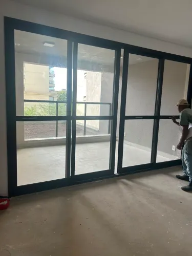 Porta de correr em alumínio preto - Nova (retirada de apto novo)