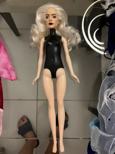 Cabeça rainha branca live action Alice no país das maravilhas