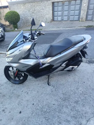 Vende-se Honda PCX 150 ano 2019 com menos de 10 mil km rodados