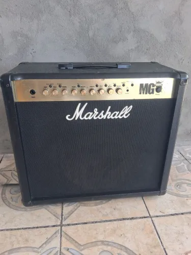 Amplificador Marshall mg 100 fx