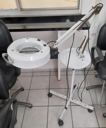 vendo lupa com pé de rodinhas