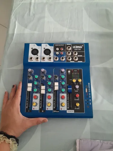 MESA DE SOM 4 CANAIS LELONG SEMI NOVA (USADA 2 VEZES)