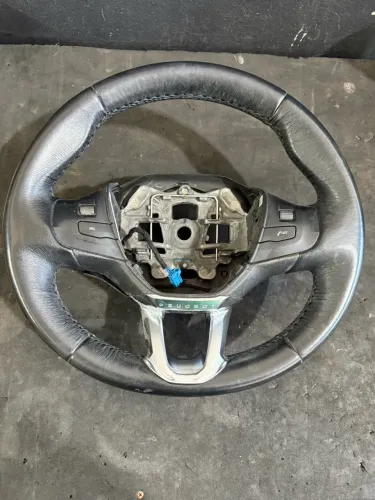 Volante Peugeot 208