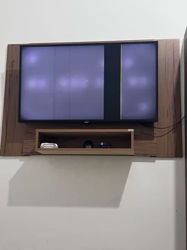 Tv 40 polegadas só pega YouTube com defeito na tela pra voar logo