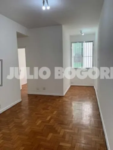 Oportunidade Tijuca-Apto com 2 quartos,localização privilegiada,próximo a comércios,transp