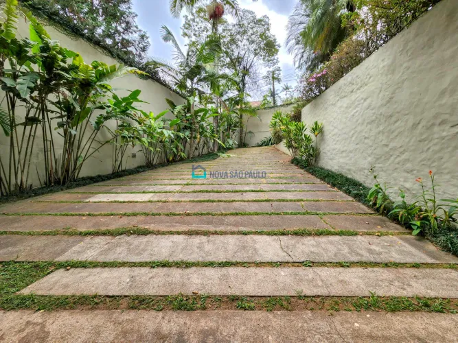 Casa em rua fechada com bastante segurança (monitoramento 24 horas) Muita iluminação natur