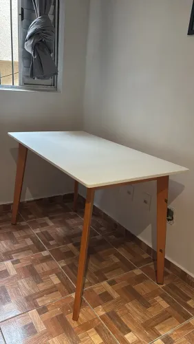 Mesa / escrivaninha