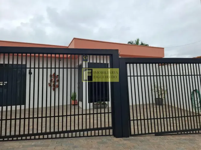 Casa para locação com 3 dormitorios, 3 banheiros, 2 vagas de garagem no Residencial Macedo