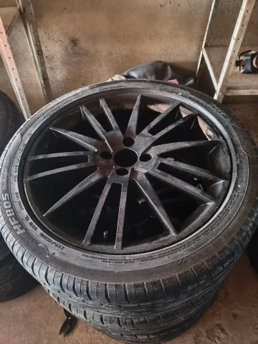 Rodas Aro 18 com pneus 205/45/18