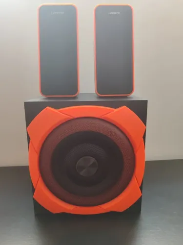 Caixa de som Warrior, serve para colocar na tv e ficar com som de cinema